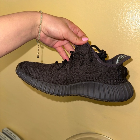 Yeezy - Picture 3 of 11